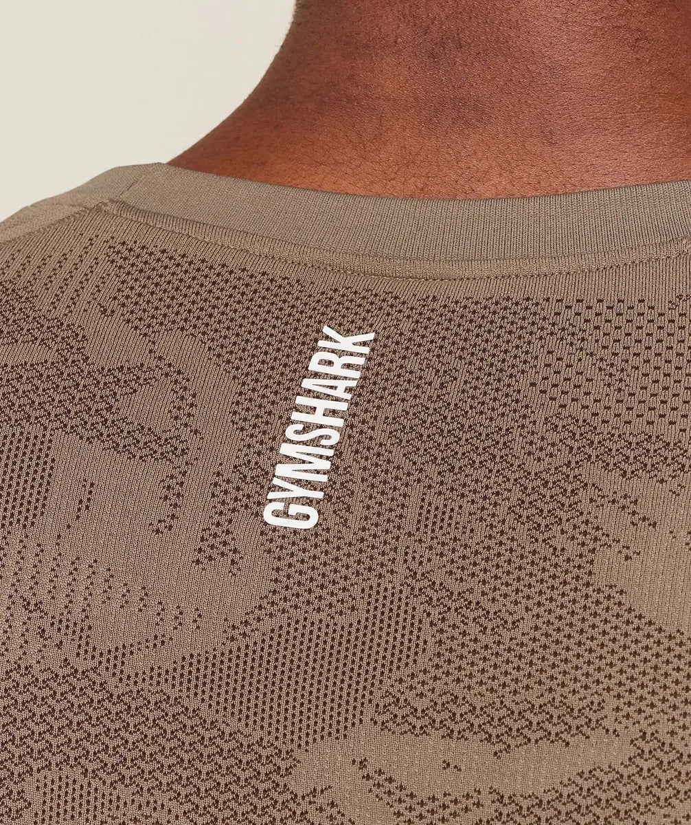 Playera Geo Seamless Slim Fit - Café